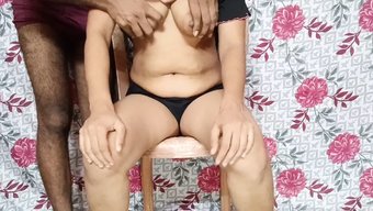 成熟的印度妻子实现了...