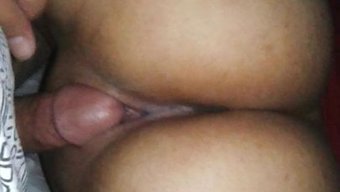 拉丁美女朱莉的紧身阴...