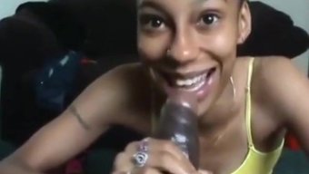 大黑屌被淫荡的黑人婊子深喉