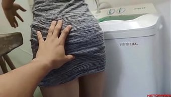绿帽妻子从继子那里接...