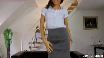 美丽的棕发女郎被猛烈地操