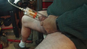 男人被困的阴茎在硬核...