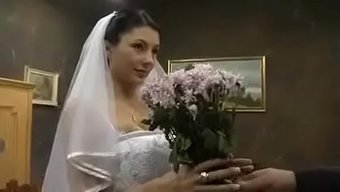 新娘子答应新婚之夜和...