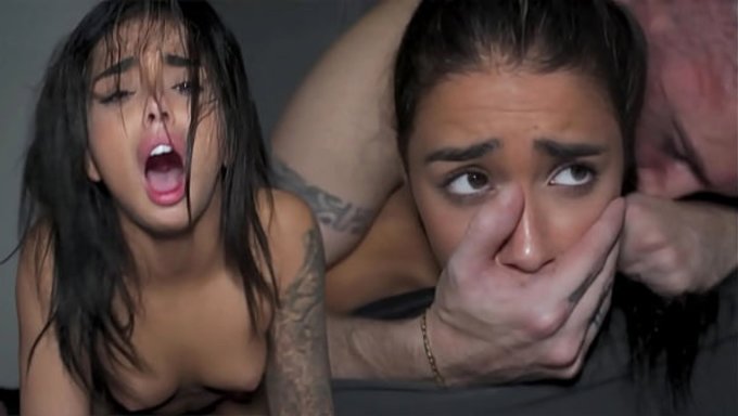 一个男人在健身房遇到一个女人,像个奴隶一样干她。