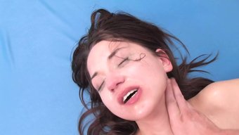 大乳头和深喉咙:一个...