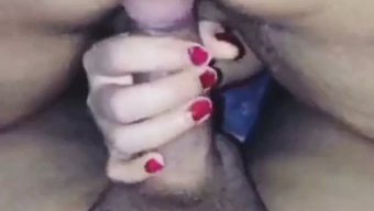 成熟的印度女人被她的...