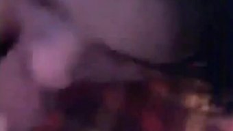 阿拉伯辣妹给她的男友口交