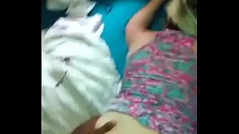 业余人士从后面接受肛门内射
