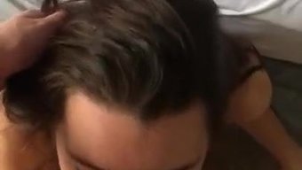 她喜欢她的完美阴部被拍摄