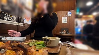 大屁股的业余日本女人...