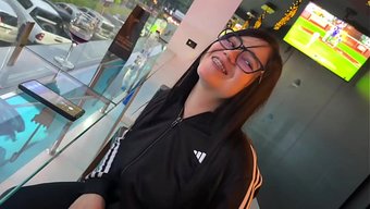 我抱起我的继表妹,然...