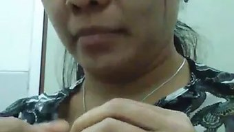 亚洲美女在高清视频中...