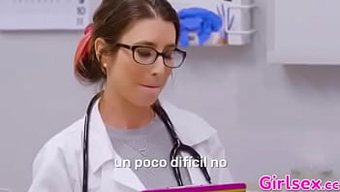 女同性恋牙医在检查期...