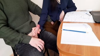 学生在网上课堂上被抓...
