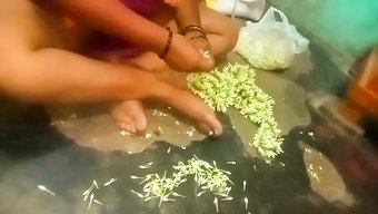 印度家庭主妇享受自慰