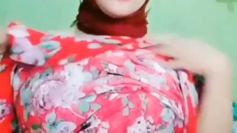 妈妈和女儿在现场网络...