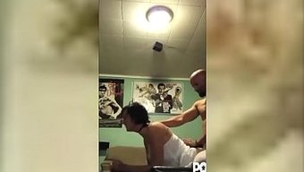 与喜欢被支配的熟女妻...