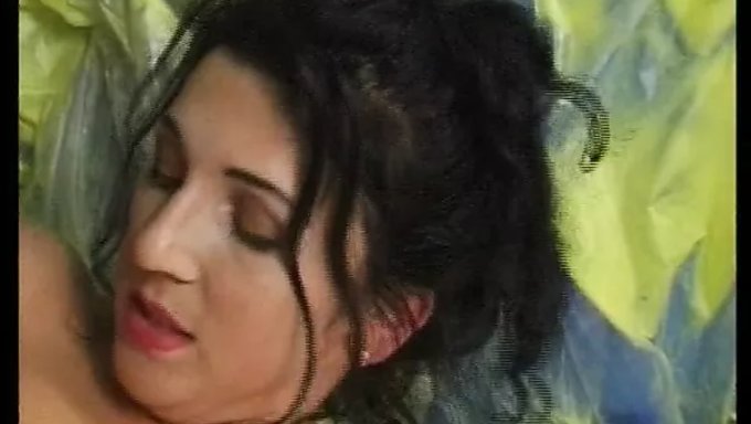 欧洲美女在激烈的性爱中体验强烈的快感