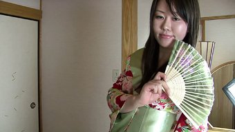 日本少女用口交技巧诱惑客户