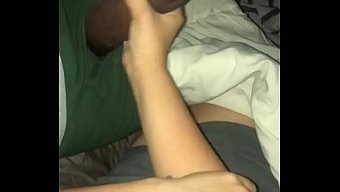 大屁股牛仔女郎的跨种...