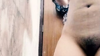 旁遮普女孩在户外硬核...