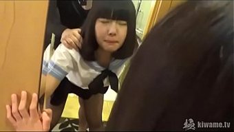日本口交视频中的紧致...