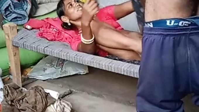 与已婚印度女人的第一晚,火辣的印地语性爱视频
