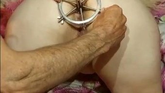 金发美女体验肛门渗透...