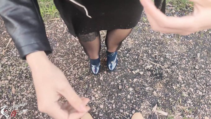 精英户外口交和锁定期间的性交