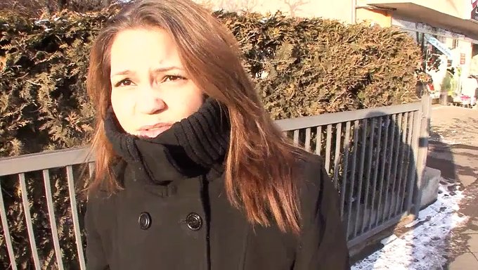 德国青少年探索各种姿势以获得高潮快感