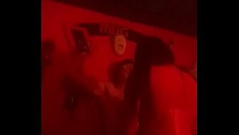 假阳具女主人支配她顺...