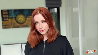 一个红发美女被一个黑...