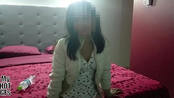 丹妮莎的露骨指示:跪...