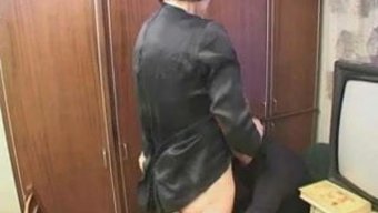 俄罗斯继母和儿子在成...