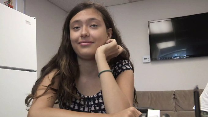 德国棕发美女mia Grandy从后面享受深度性爱