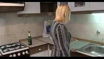 性欲高涨的成熟熟女渴望性爱