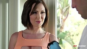 拥有大自然乳房的熟女...