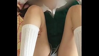 继妹在业余视频中口交和性交