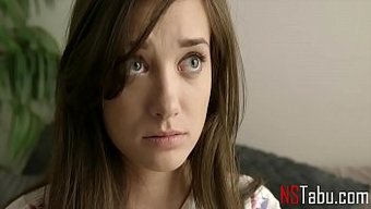 年轻的女同性恋继妹进...