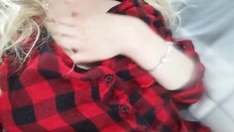 金发少女在网络摄像头...
