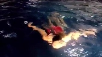 大奶子在微风中弹跳