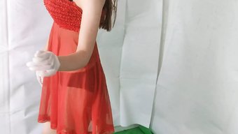 青少年情侣与他们的继...