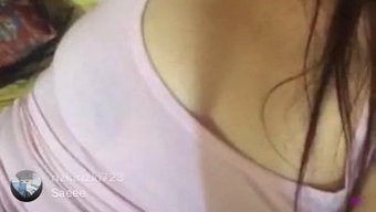 迷人的印尼美女在色情视频中