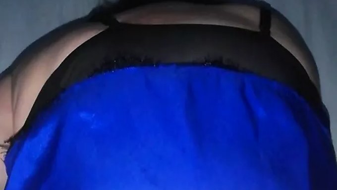 法国棕发妈妈屈服于粗暴的肛交