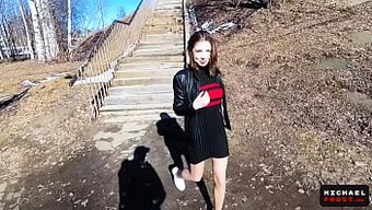 少女(18+)在公共...