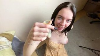 意大利少女给继兄一个...