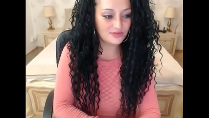 一个来自秘鲁阿雷基帕的性感女人自慰。