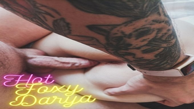 俄罗斯少女darya与她的情人享受早晨性爱