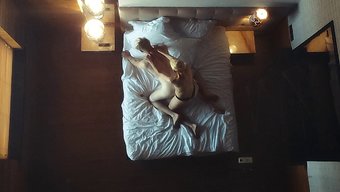 隐藏的摄像头捕捉到这...