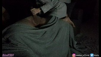 隐藏的摄像头捕捉到真...